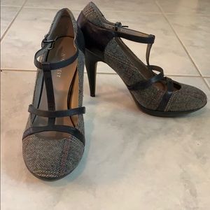 Nine West Flannel/Navy High Heels - Sz 8